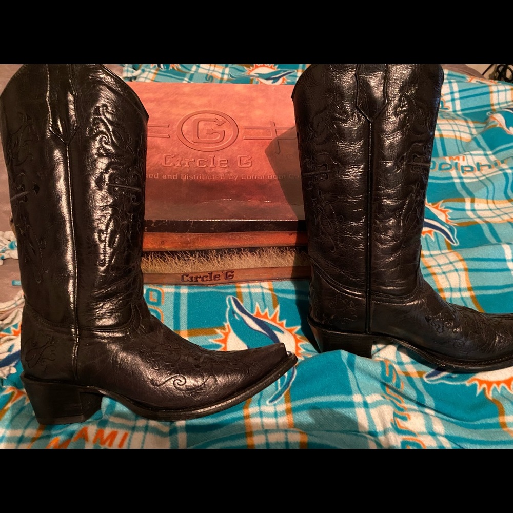 Corral boots